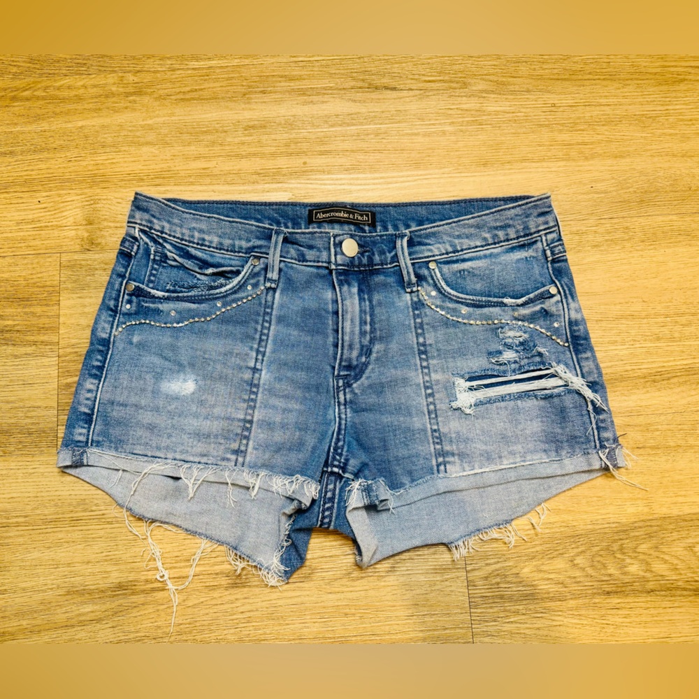 ABERCROMBIE & FITCH JEAN SHORTS SIZE 26/2